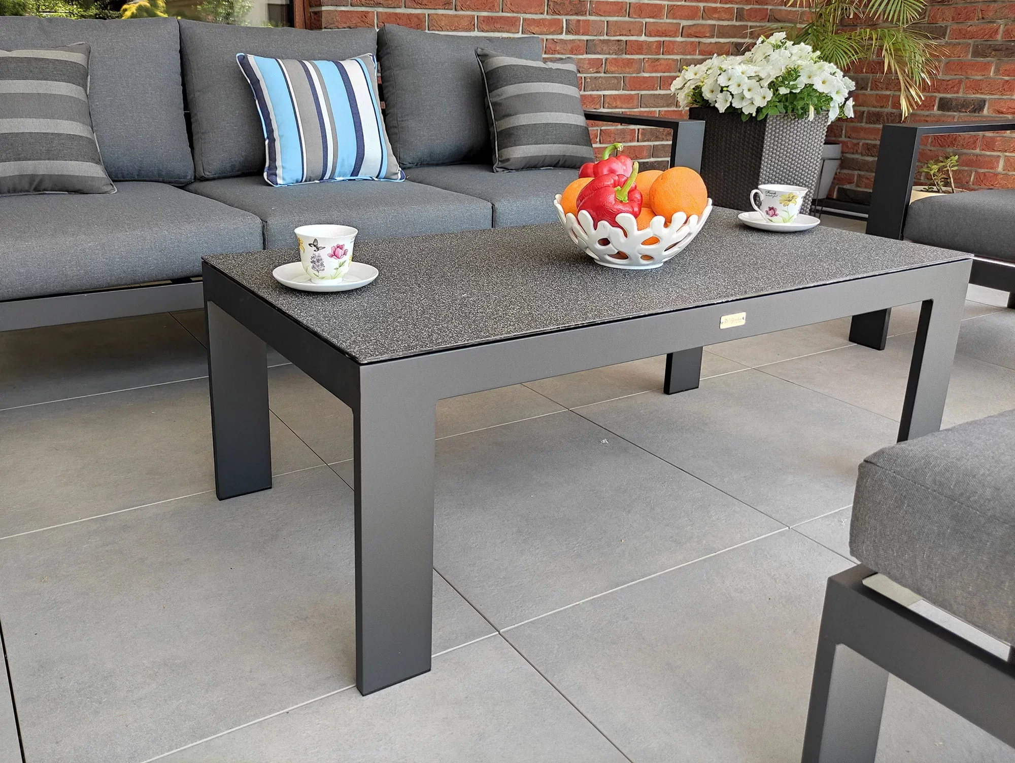 Meble ogrodowe aluminium RAGNAR 3 — zestaw kawowy na tarasie