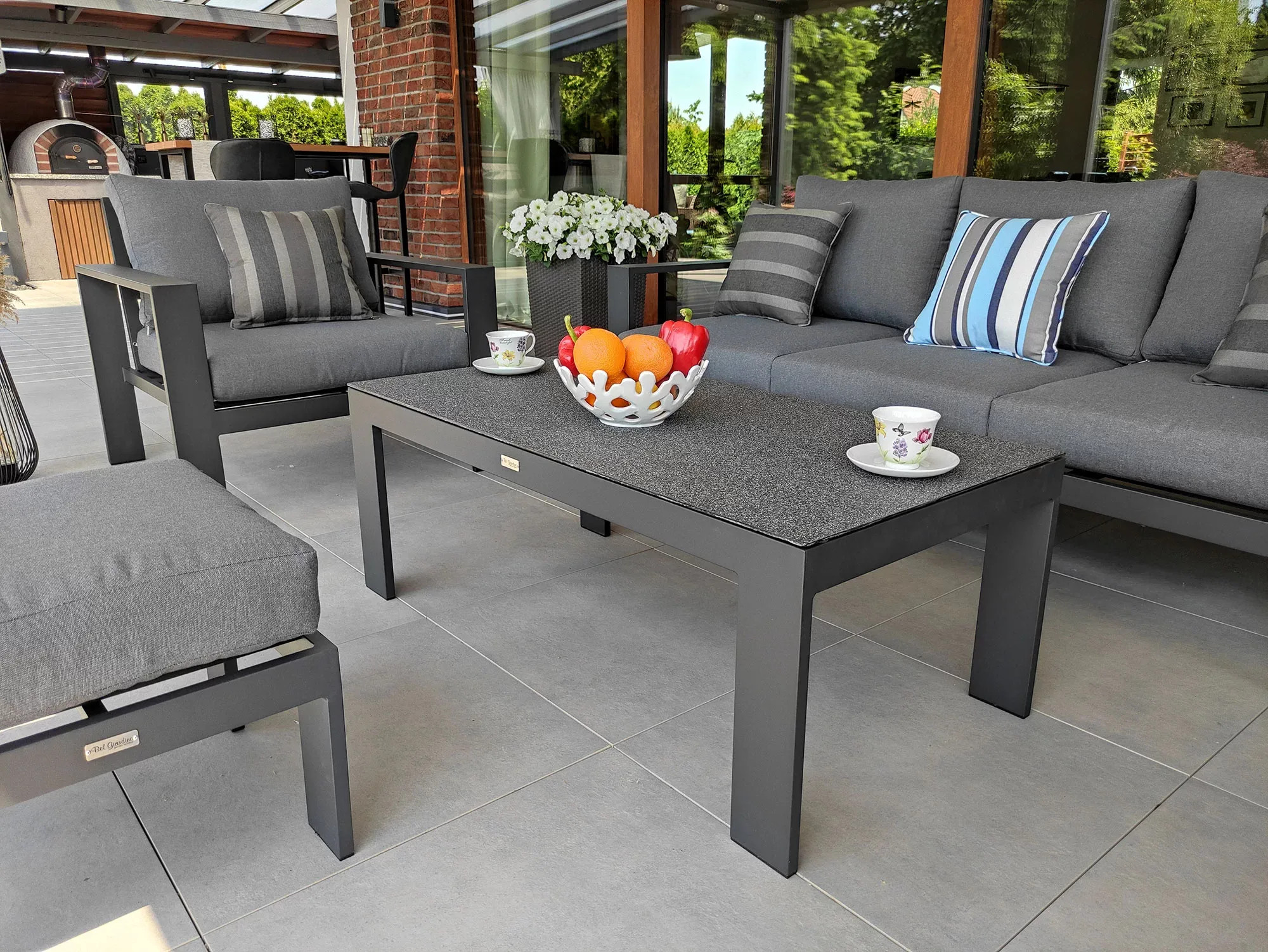 RAGNAR 3 — sofa 3-osobowa z poduszkami grafitowymi