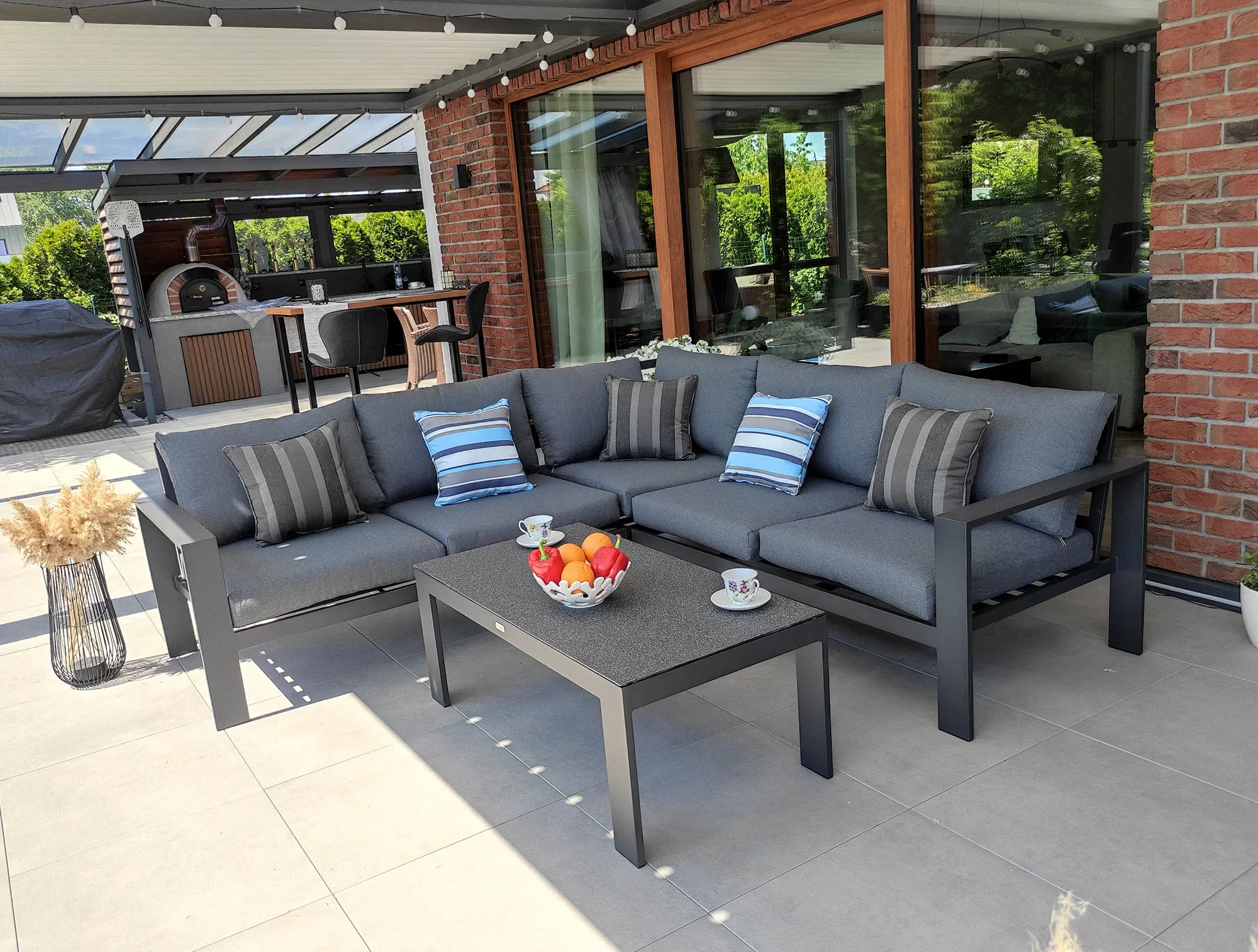 Narożnik RAGNAR CORNER MINI — widok frontalny z poduszkami grafitowymi