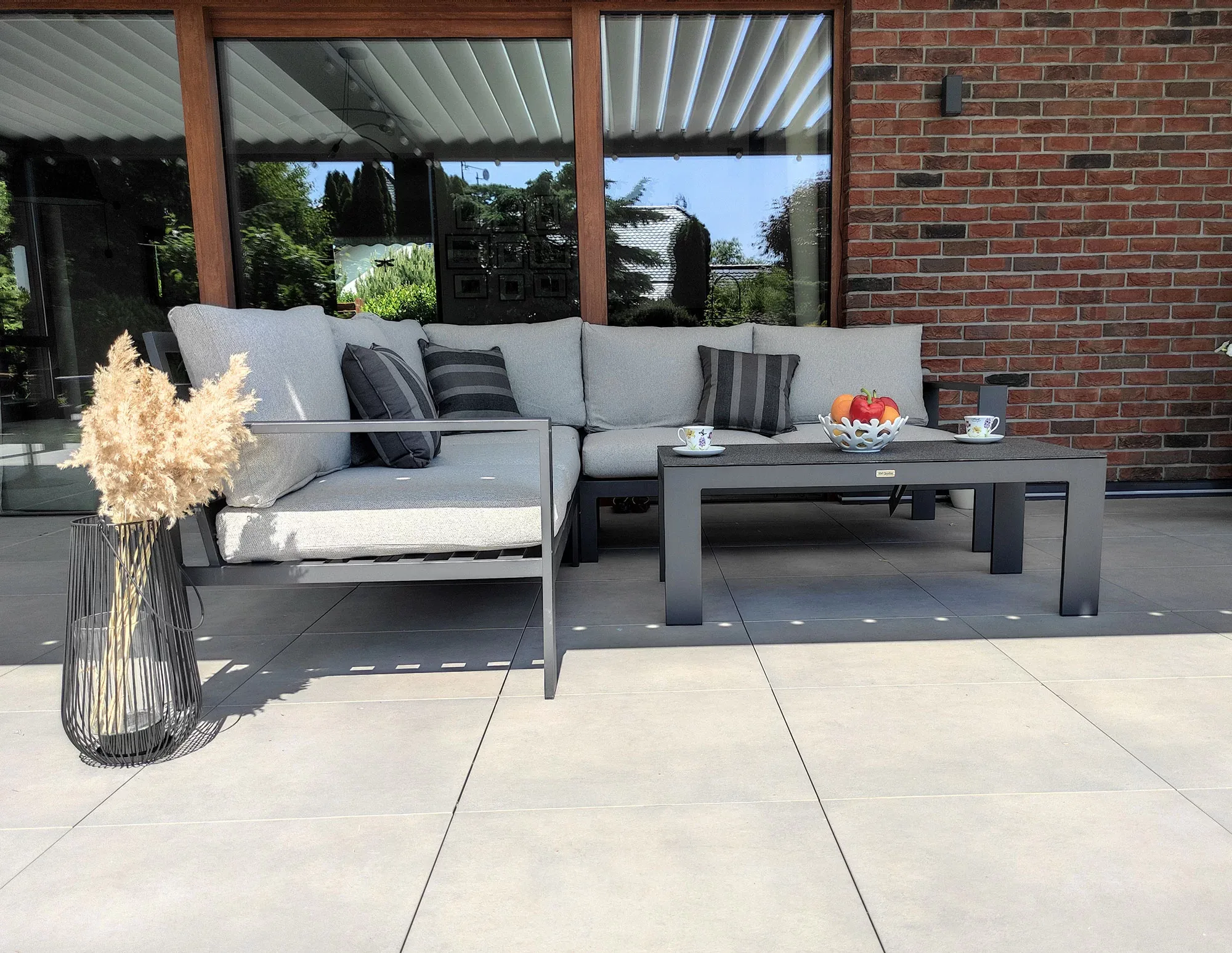 Narożnik RAGNAR CORNER MINI — detal aluminiowej ramy malowanej proszkowo