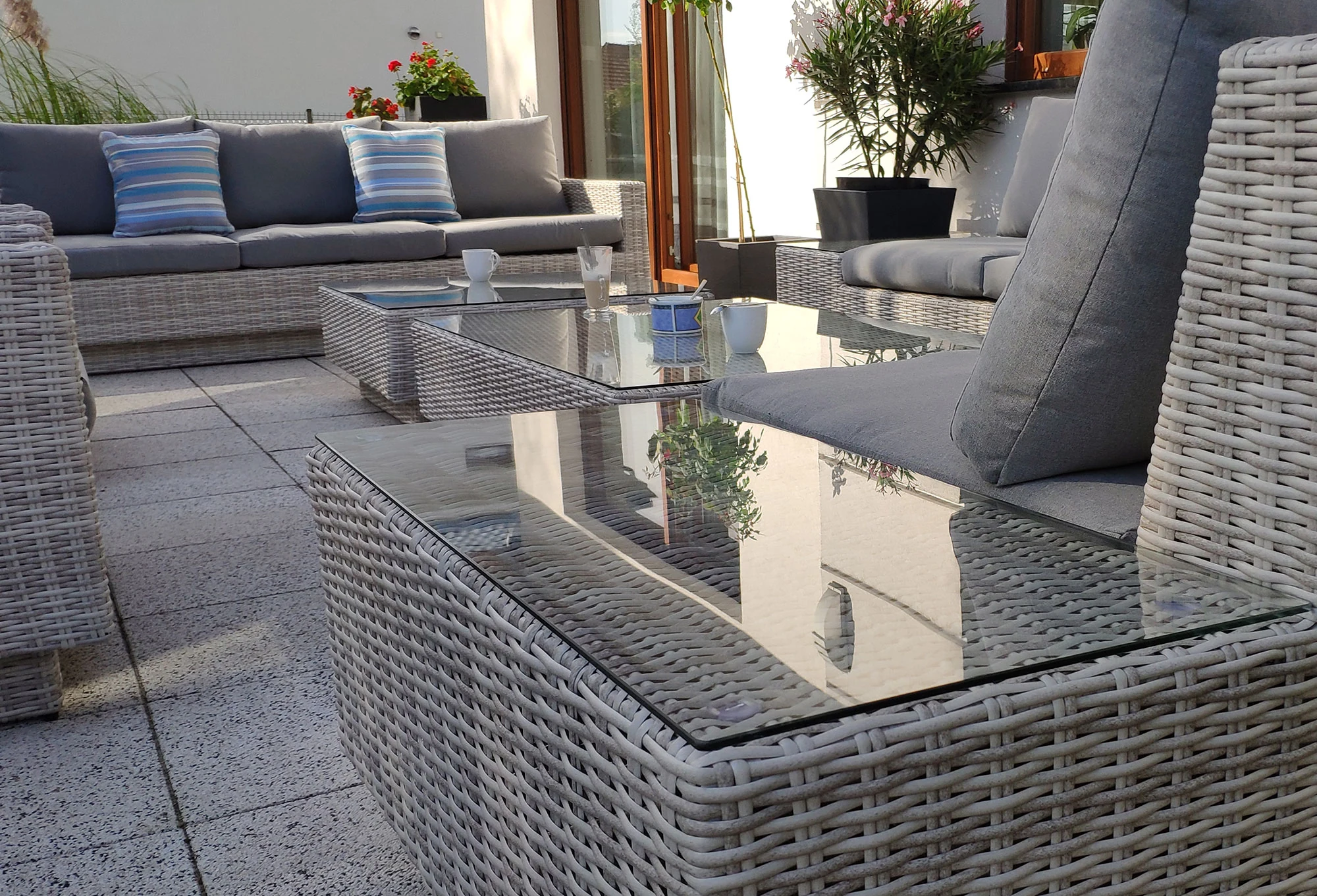 CALABRIA jasny szary — zbliżenie na splot technorattan