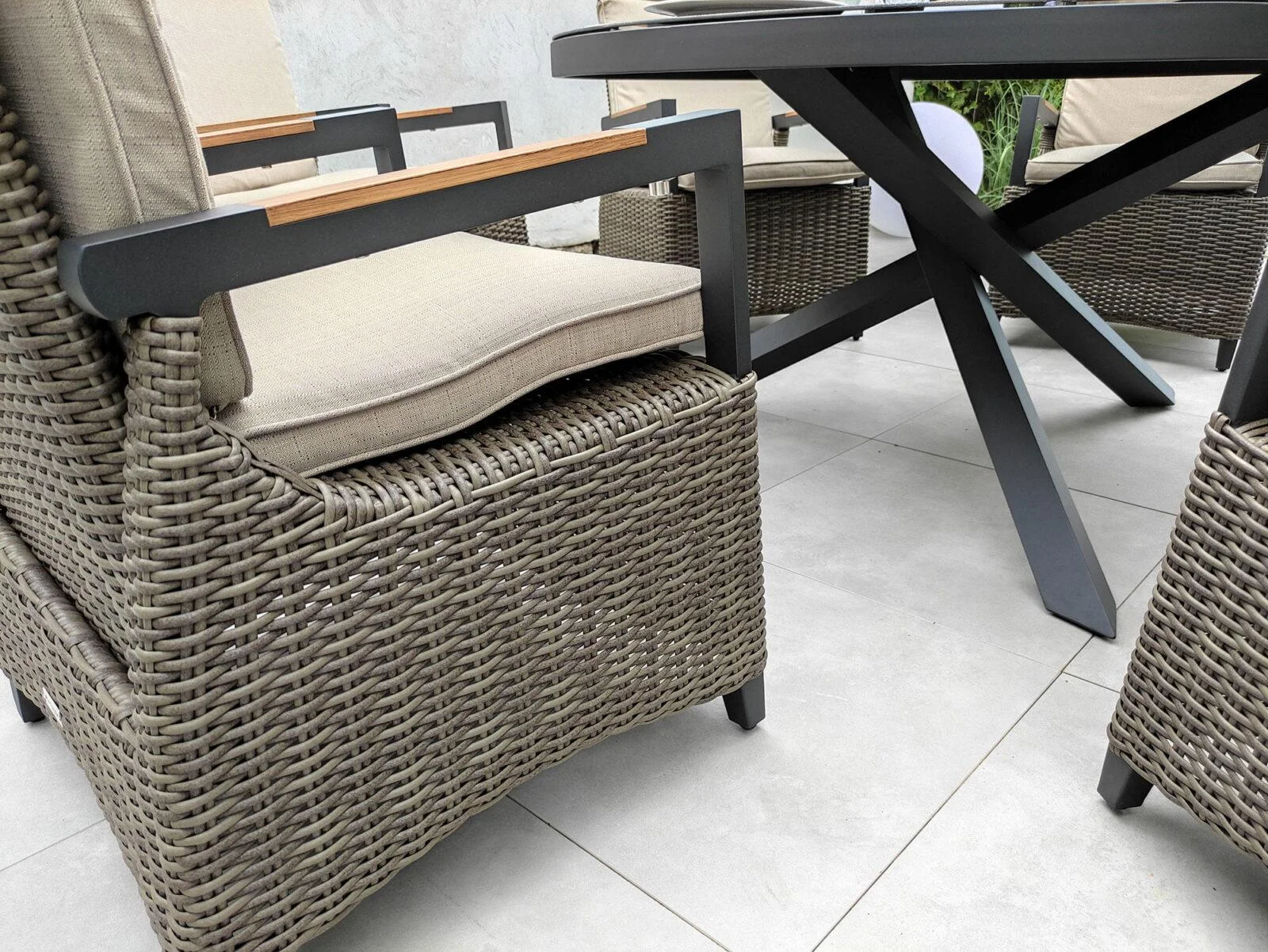 Komplet ogrodowy CAMINA 150 — kolor brązowy mat, stół aluminium i fotele regulowane