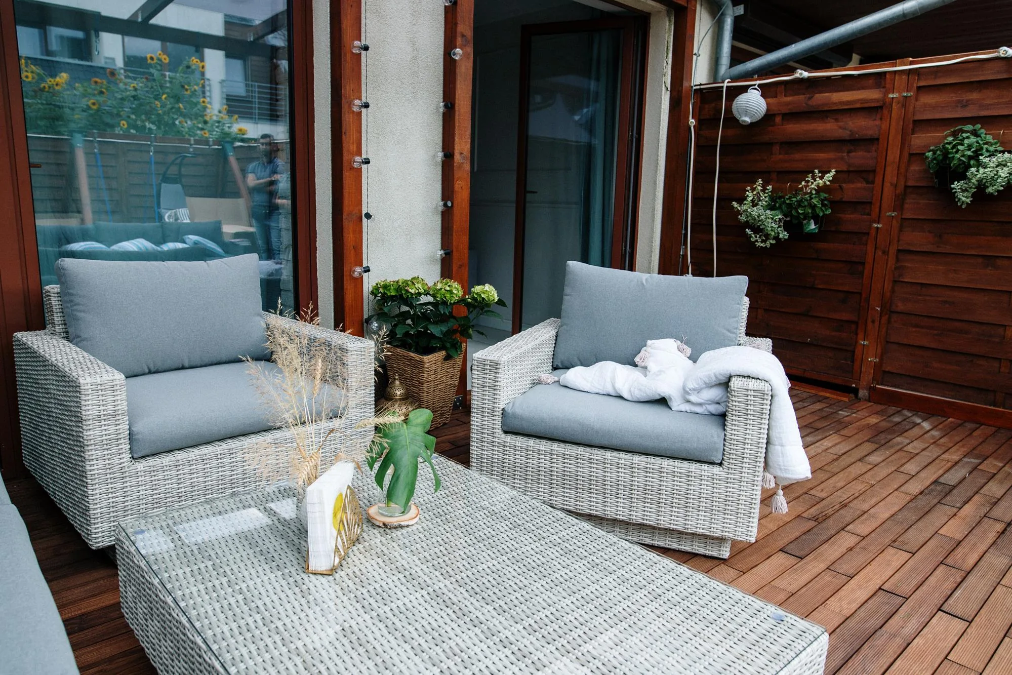 CAMPANIA jasny szary — technorattan na ogrodzie