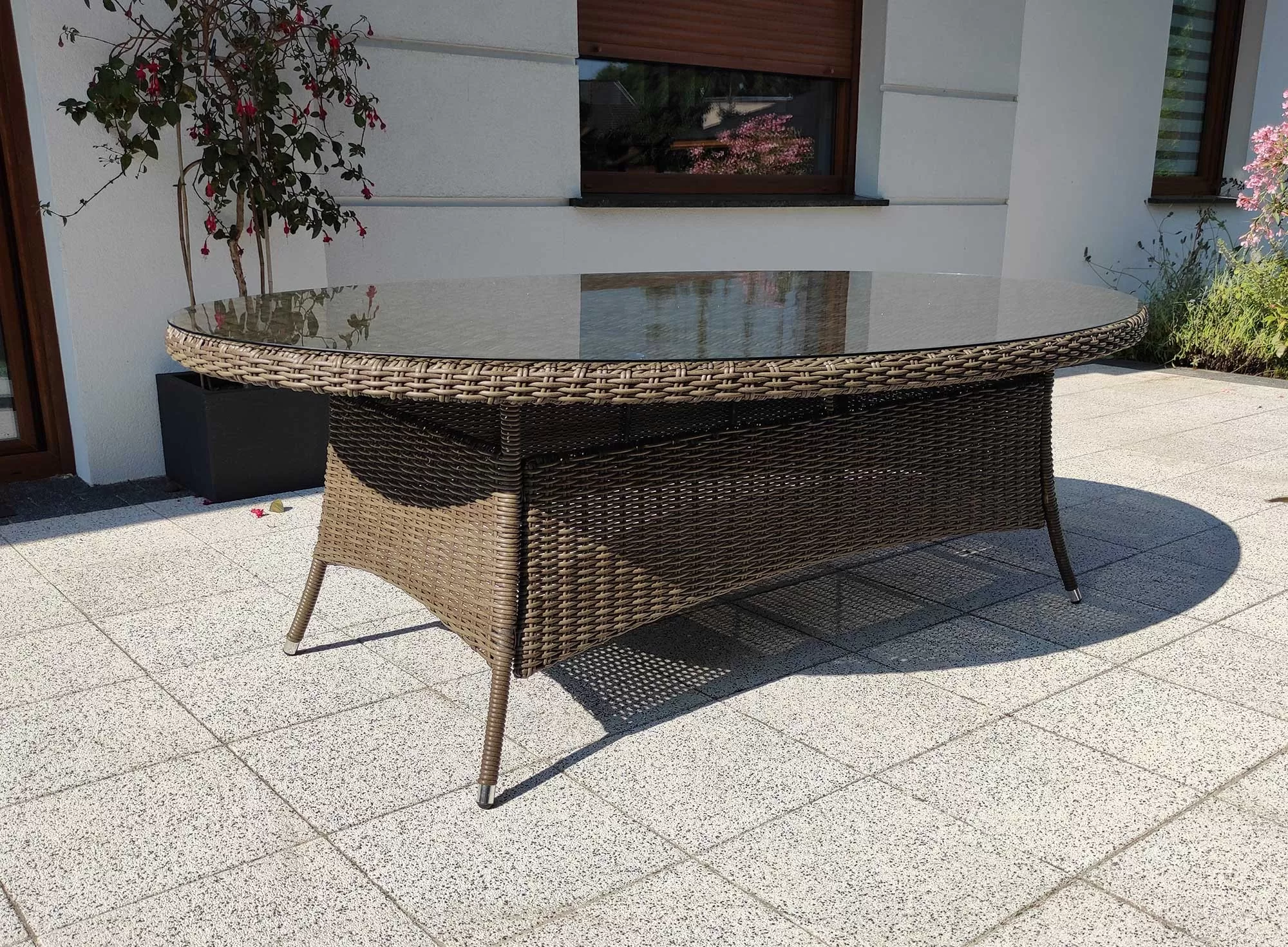 Stół owalny NEAPOL 8 — szklany blat 220×145 cm, kolor brązowy