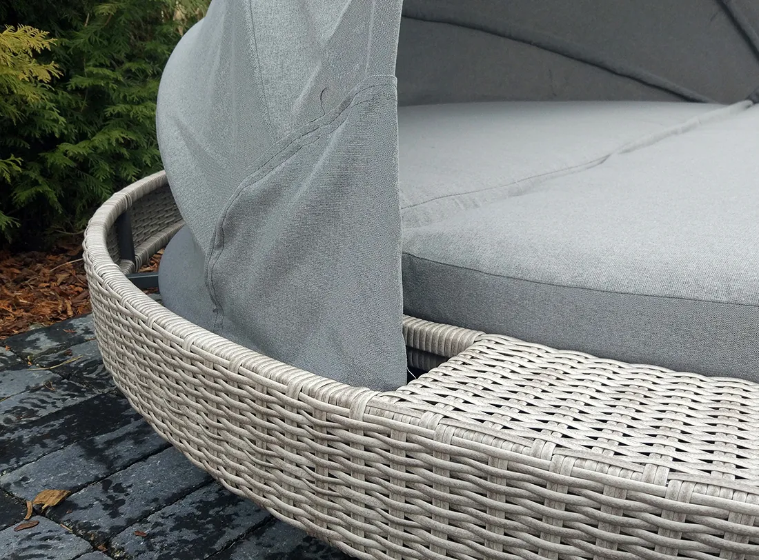 Leżanka SANTORINI — detal technorattanu i aluminiowej konstrukcji