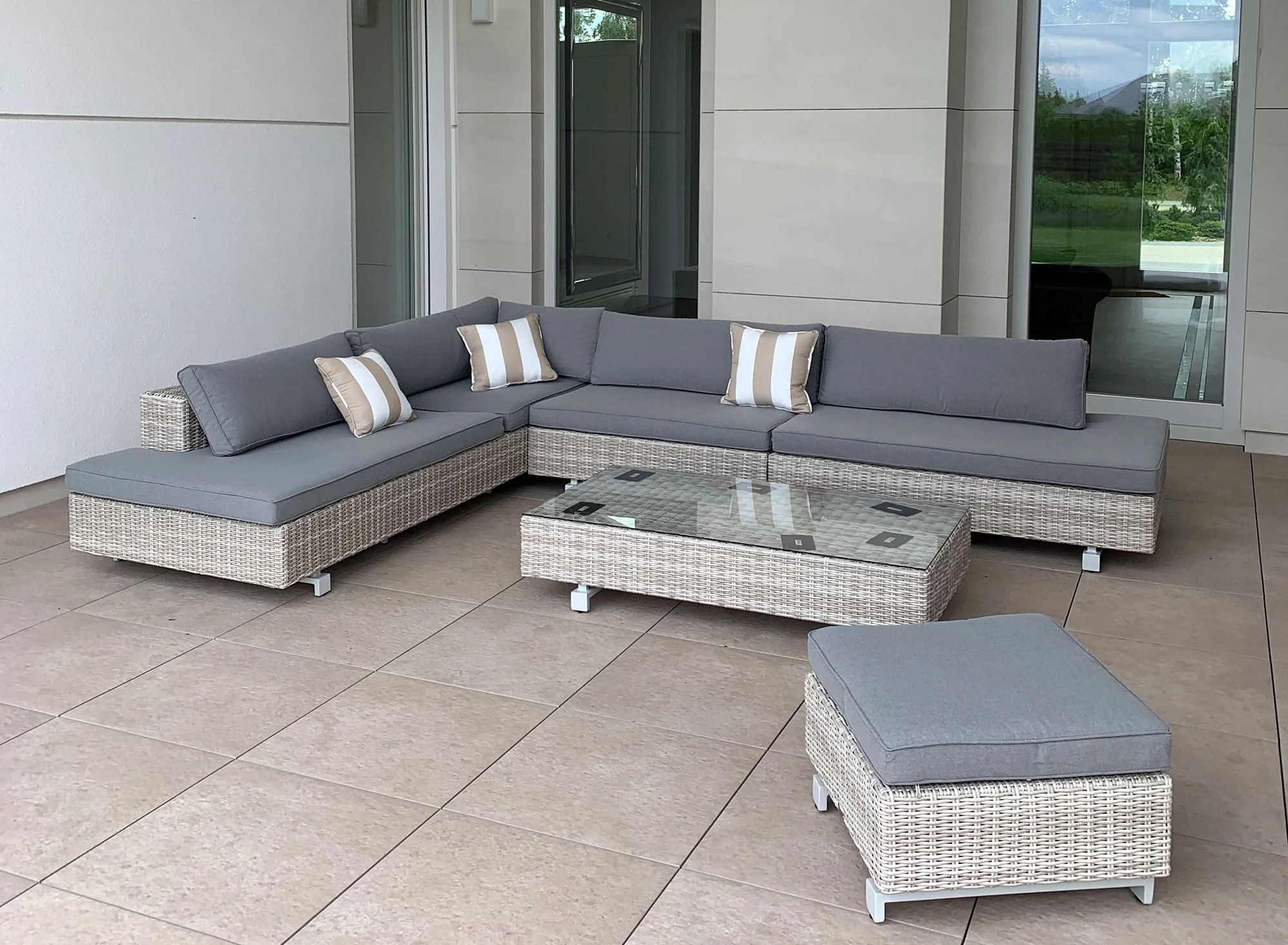 Narożnik SARDYNIA jasny — zestaw wypoczynkowy na tarasie Klienta