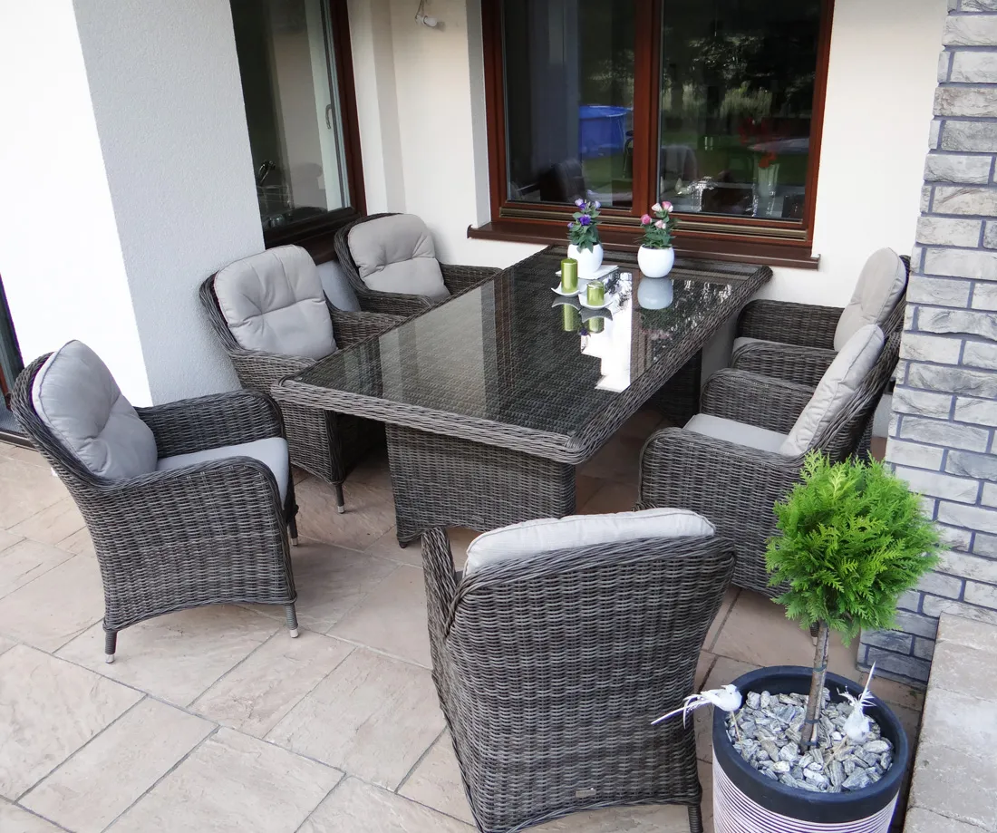 Stół z fotelami CASTOR na tarasie Klienta