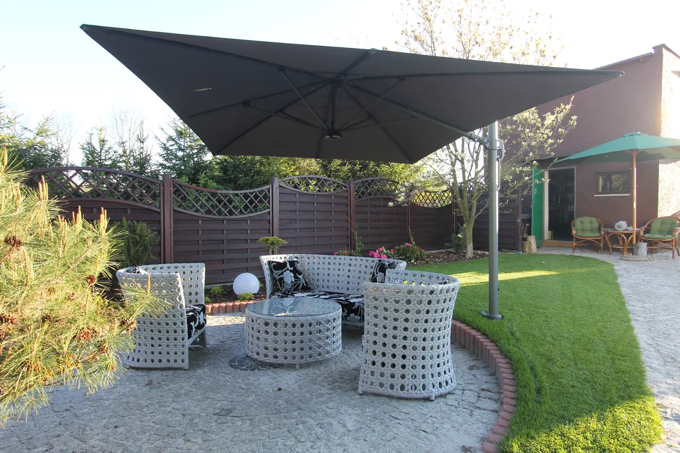 Zestaw VICENZA z parasolem ELENA na tarasie Klientki